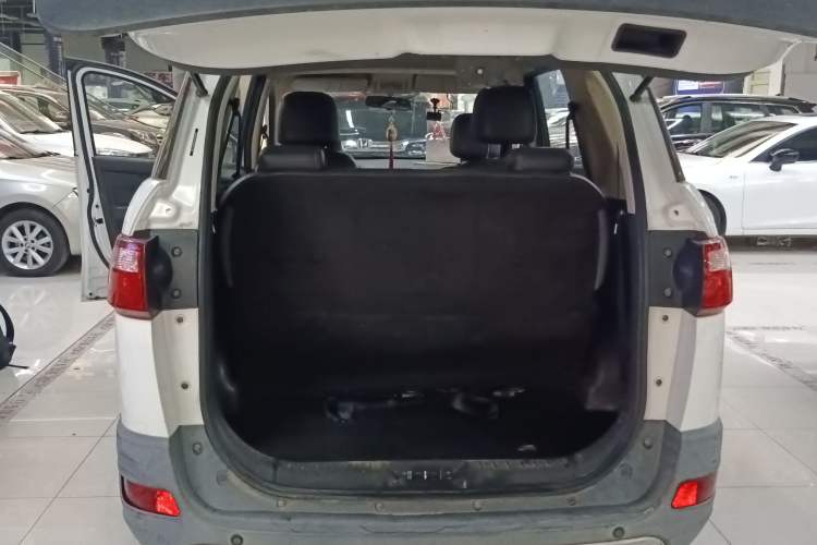 Used Dongfeng Fengon 370 2016 1.5L Manual Elite Home Edition 7-Seater Trunk