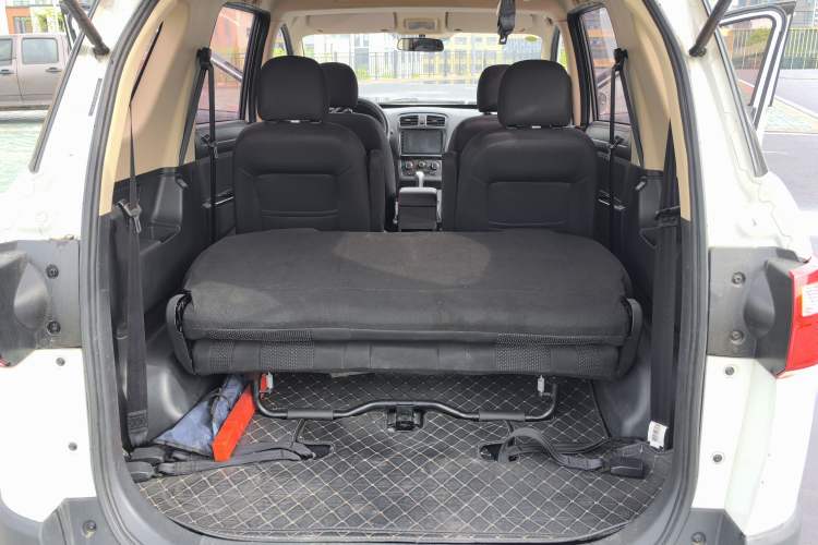 Used Dongfeng Fengon 370 2016 1.5L Manual Standard Model II 7 Seats Trunk