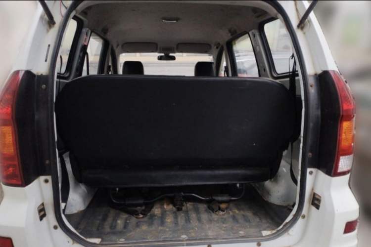 Used Dongfeng Fengon 370 2016 1.5L Manual Luxury 7-Seater Trunk