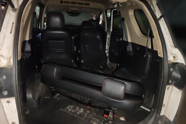 Used Dongfeng Fengon 370 2016 1.5L Manual Standard Edition SFG15-02 7 Seats Trunk