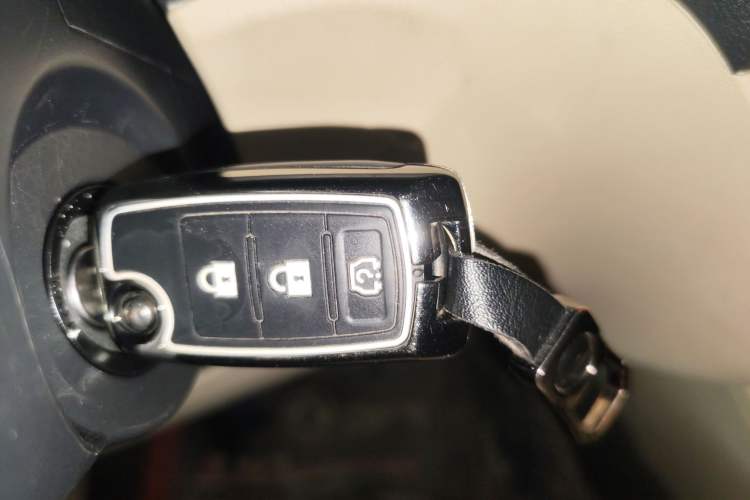 Used Dongfeng Fengon 370 2016 1.5L Manual Standard Edition SFG15-05 7 Seats Vehicle Key