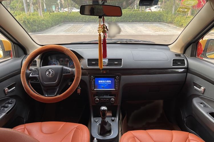 Used Dongfeng Fengon 370 2016 1.5L Manual Luxury Version SFG15-05 7 Seats Audio And AC Panel