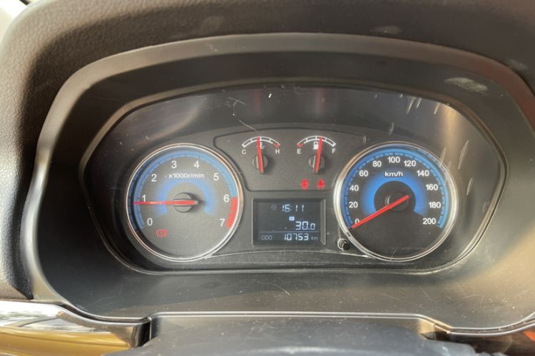 Used Dongfeng Fengon 370 2016 1.5L Manual Luxury Version SFG15-05 7 Seats Odometer Close Up