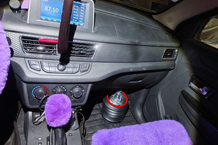 Used Dongfeng Fengon 370 2017 1.5L CVT Fashion Edition 7-Seater Audio And AC Panel
