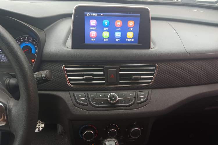 Used Dongfeng Fengon 370 2017 1.5L CVT Fashion Edition 7-Seater Audio And AC Panel