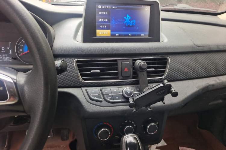Used Dongfeng Fengon 370 2017 1.5L CVT Fashion Edition 7-Seater Audio And AC Panel