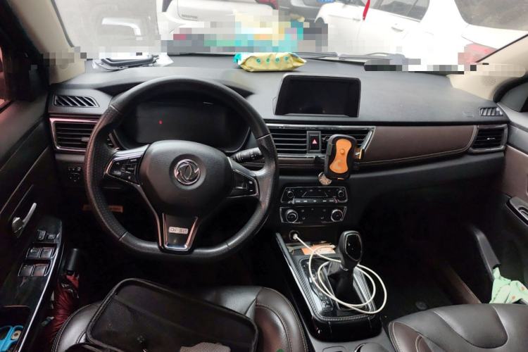 Used Dongfeng Fengon 370 2017 1.5L CVT Fashion Edition 7-Seater Center Console