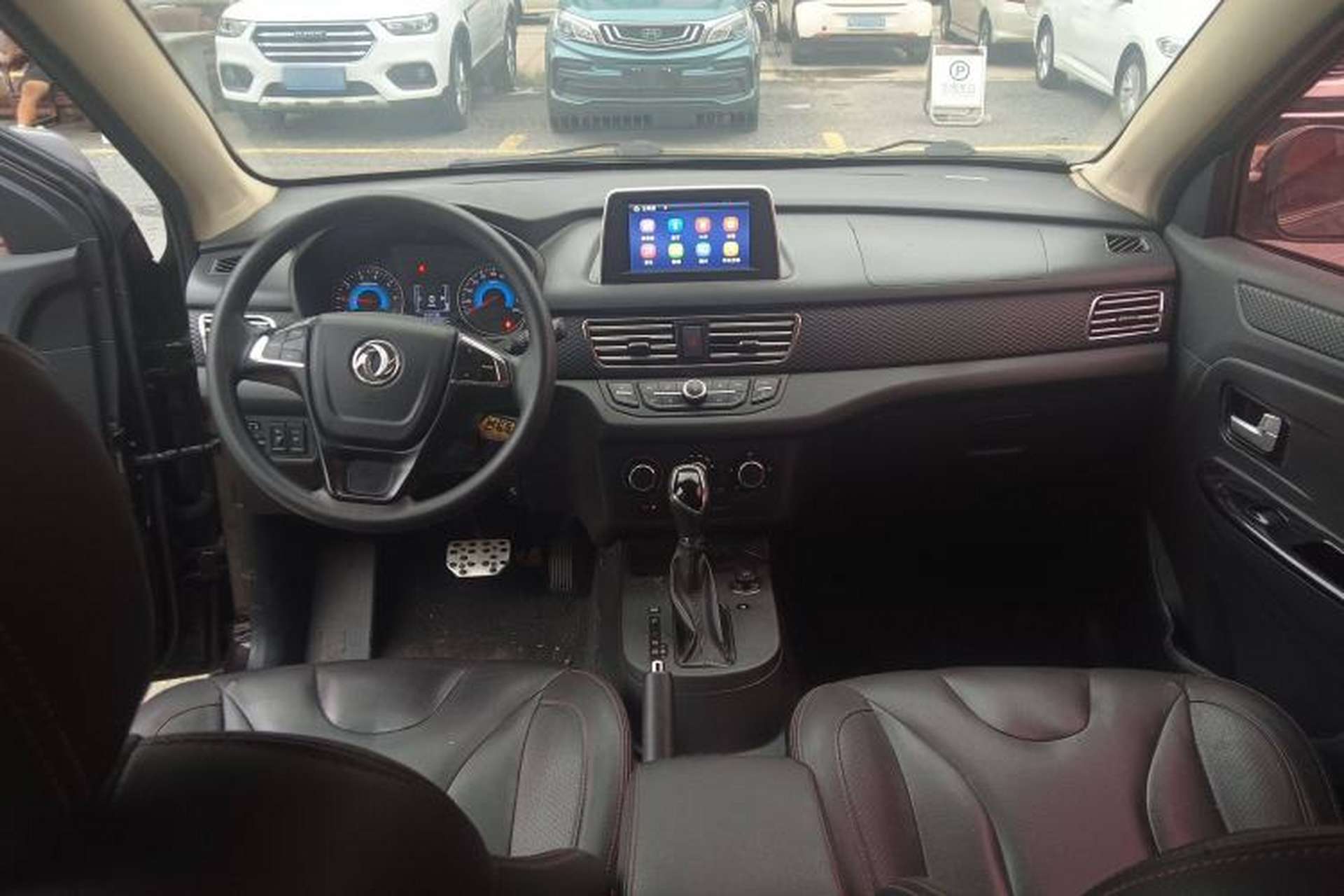 Used Dongfeng Fengon 370 2017 1.5L CVT Fashion Edition 7-Seater Center Console