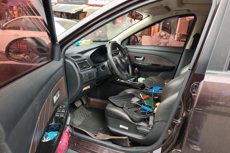 Used Dongfeng Fengon 370 2017 1.5L CVT Fashion Edition 7-Seater Driver Seat