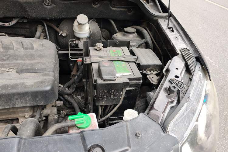 Used Dongfeng Fengon 370 2017 1.5L CVT Fashion Edition 7-Seater Engine Bay Left
