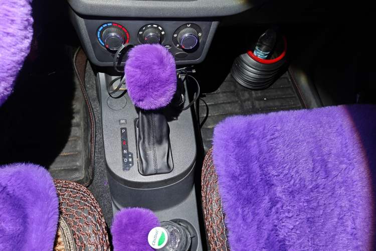 Used Dongfeng Fengon 370 2017 1.5L CVT Fashion Edition 7-Seater Gear Lever