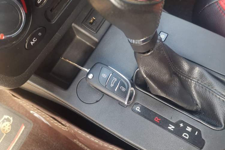 Used Dongfeng Fengon 370 2017 1.5L CVT Fashion Edition 7-Seater Interior 1