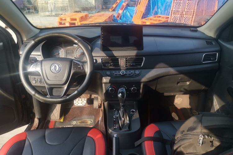Used Dongfeng Fengon 370 2017 1.5L CVT Fashion Edition 7-Seater Interior 2
