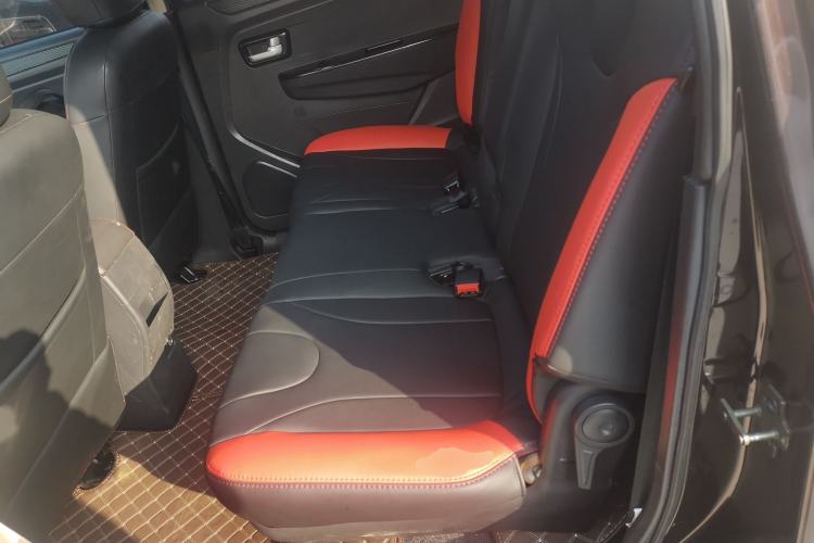 Used Dongfeng Fengon 370 2017 1.5L CVT Fashion Edition 7-Seater Interior 4