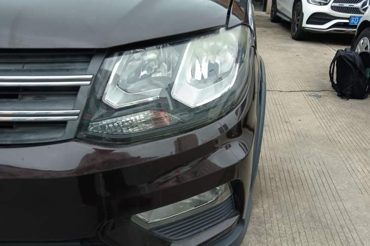 Used Dongfeng Fengon 370 2017 1.5L CVT Fashion Edition 7-Seater Left Front Headlight