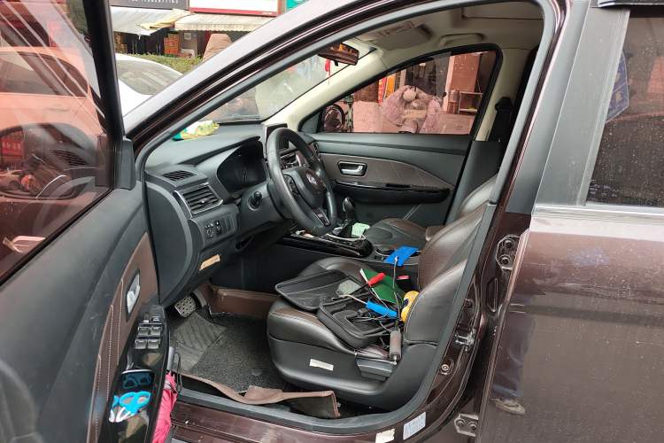 Used Dongfeng Fengon 370 2017 1.5L CVT Fashion Edition 7-Seater Left Front Seat