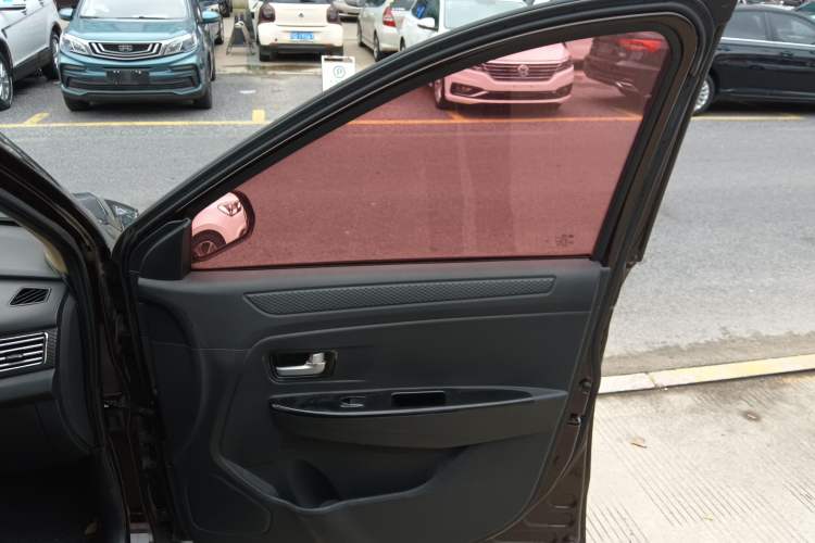 Used Dongfeng Fengon 370 2017 1.5L CVT Fashion Edition 7-Seater Right Front Door Interior
