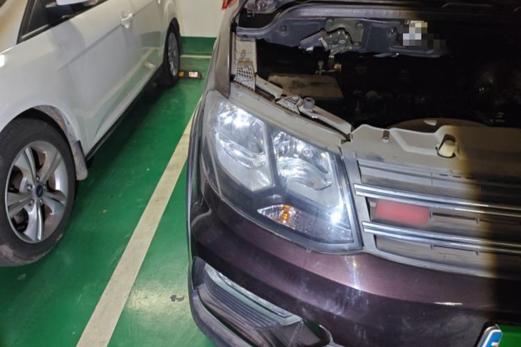 Used Dongfeng Fengon 370 2017 1.5L CVT Fashion Edition 7-Seater Right Front Headlight