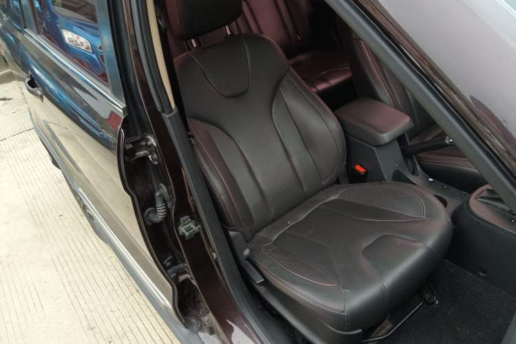 Used Dongfeng Fengon 370 2017 1.5L CVT Fashion Edition 7-Seater Right Front Seat