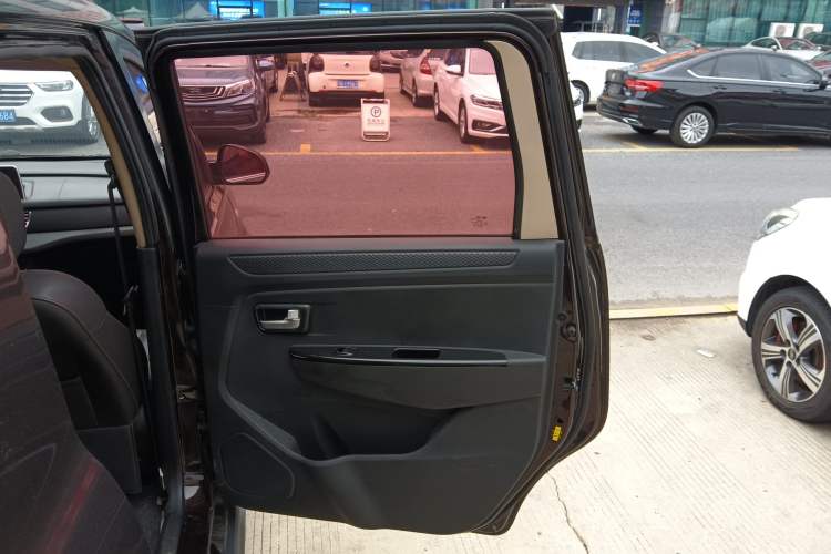 Used Dongfeng Fengon 370 2017 1.5L CVT Fashion Edition 7-Seater Right Rear Door Interior