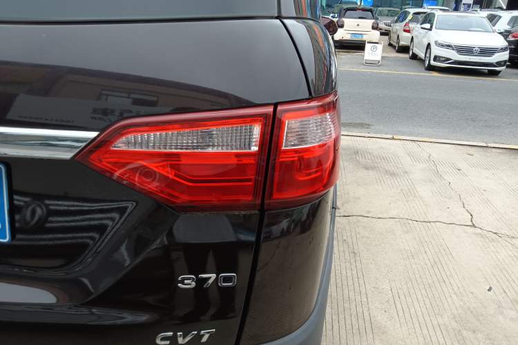 Used Dongfeng Fengon 370 2017 1.5L CVT Fashion Edition 7-Seater Right Rear Taillight