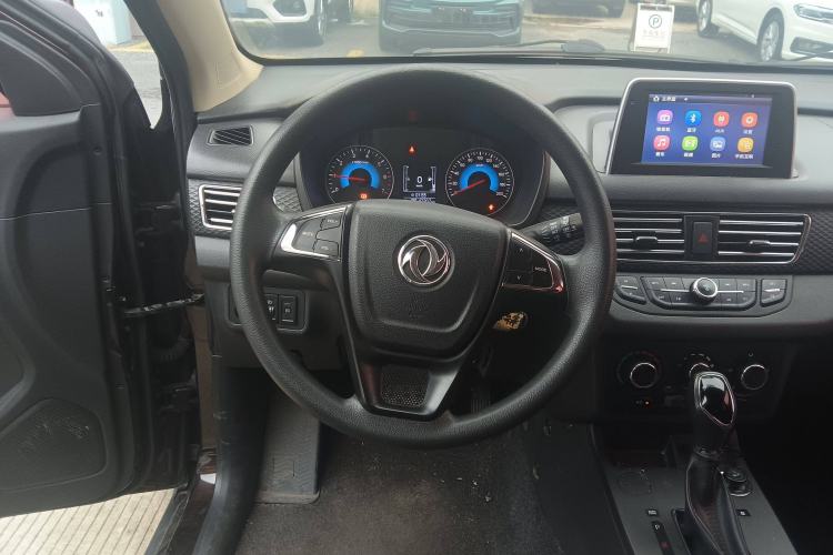 Used Dongfeng Fengon 370 2017 1.5L CVT Fashion Edition 7-Seater Steering Wheel