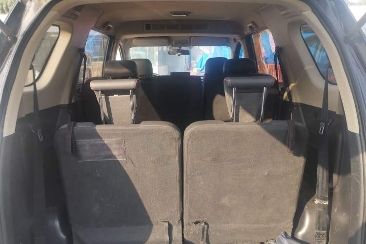 Used Dongfeng Fengon 370 2017 1.5L CVT Fashion Edition 7-Seater Trunk