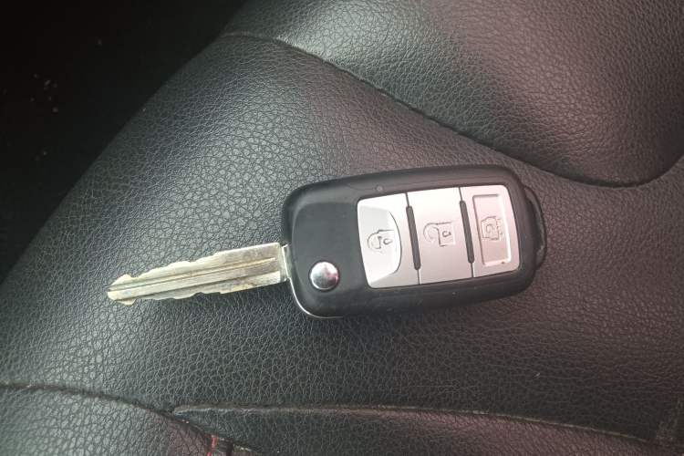 Used Dongfeng Fengon 370 2017 1.5L CVT Fashion Edition 7-Seater Vehicle Key
