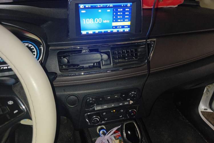 Used Dongfeng Fengon 370 2017 1.5L CVT Fashion Edition 7-Seater Audio And AC Panel