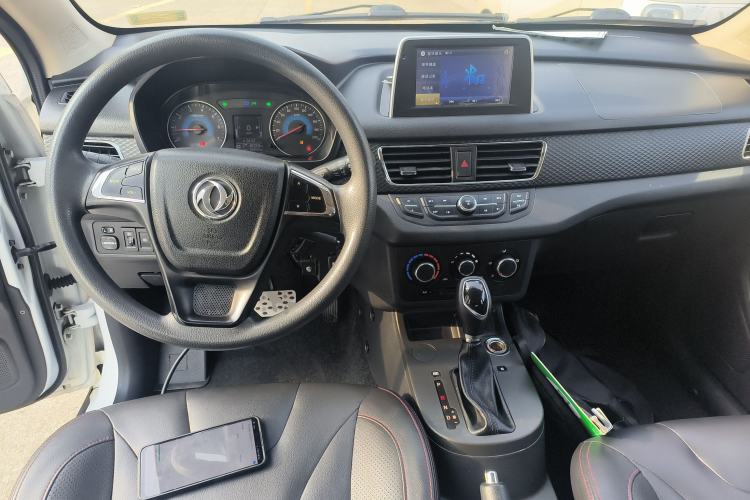 Used Dongfeng Fengon 370 2017 1.5L CVT Fashion Edition 7-Seater Center Console