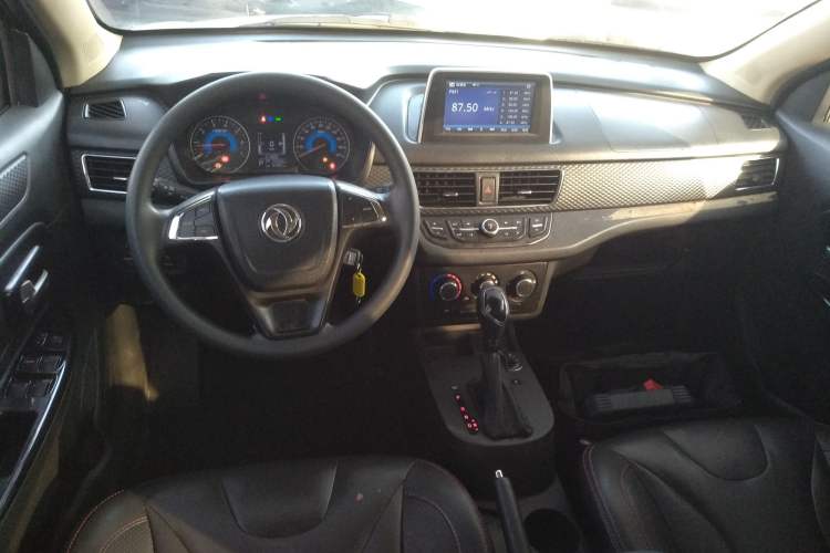 Used Dongfeng Fengon 370 2017 1.5L CVT Fashion Edition 7-Seater Center Console