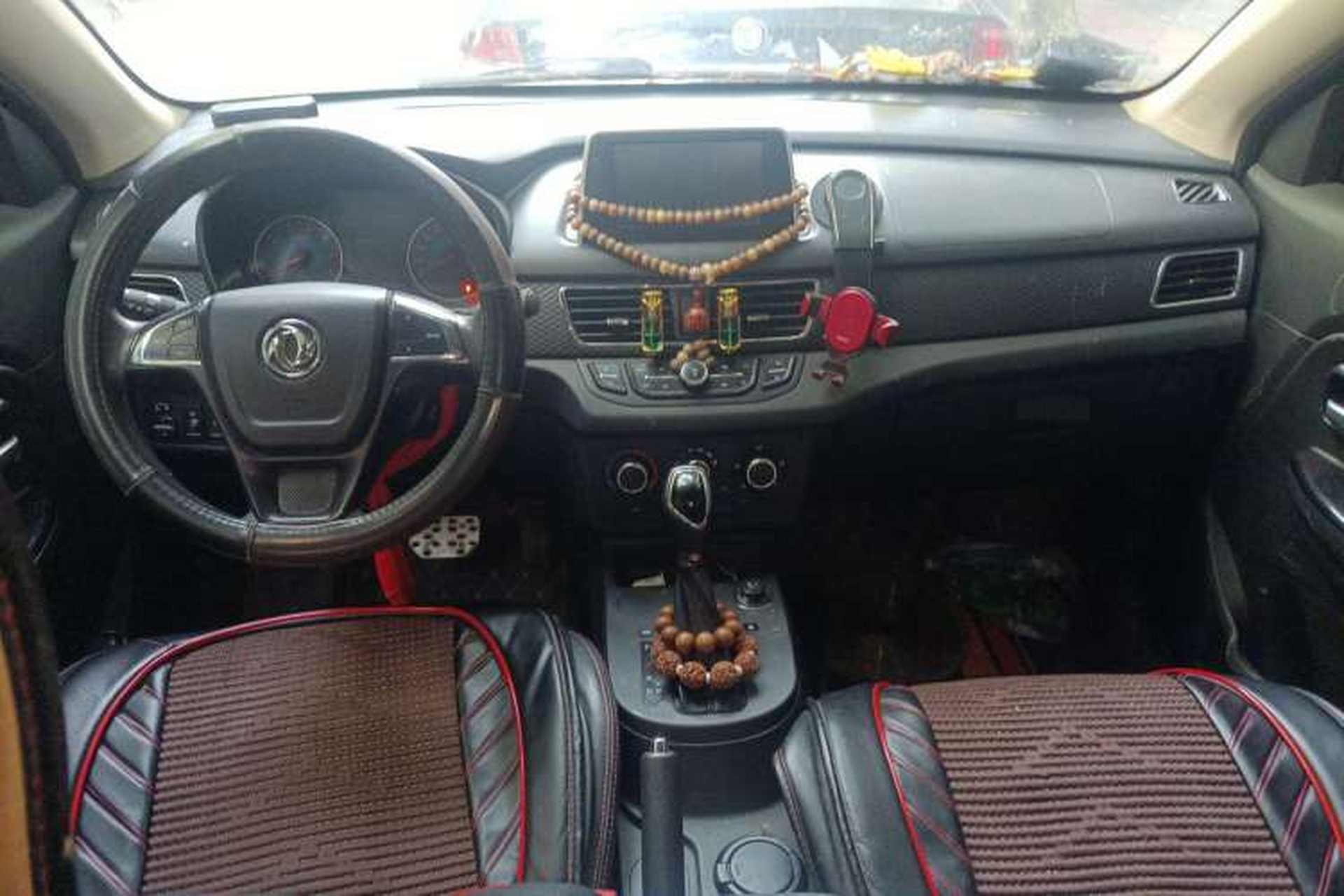 Used Dongfeng Fengon 370 2017 1.5L CVT Fashion Edition 7-Seater Center Console