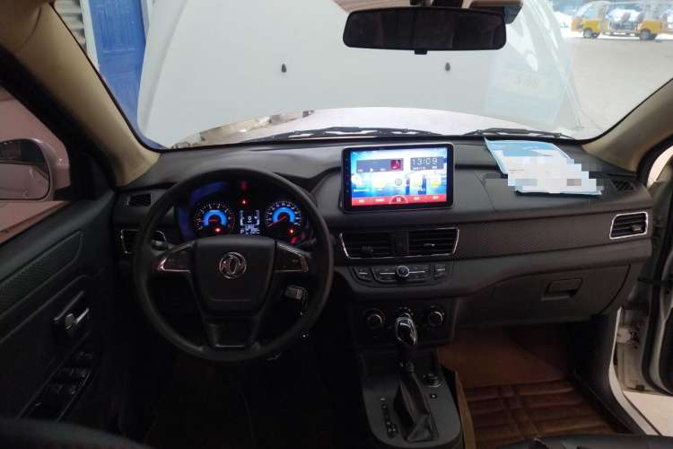 Used Dongfeng Fengon 370 2017 1.5L CVT Fashion Edition 7-Seater Center Console