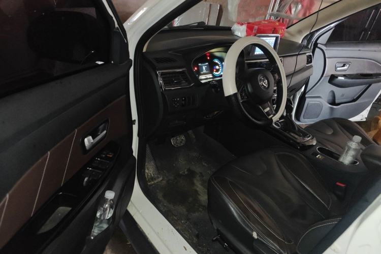 Used Dongfeng Fengon 370 2017 1.5L CVT Fashion Edition 7-Seater Driver Seat