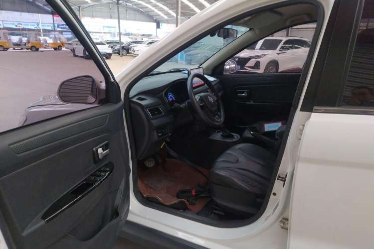 Used Dongfeng Fengon 370 2017 1.5L CVT Fashion Edition 7-Seater Driver Seat