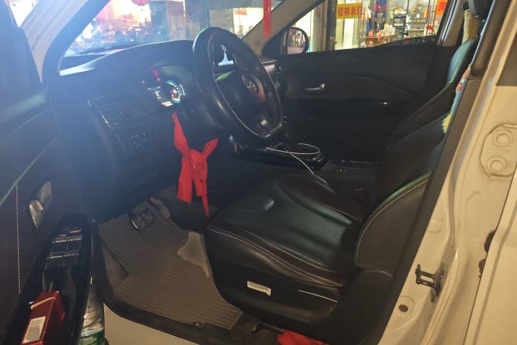 Used Dongfeng Fengon 370 2017 1.5L CVT Fashion Edition 7-Seater Driver Seat