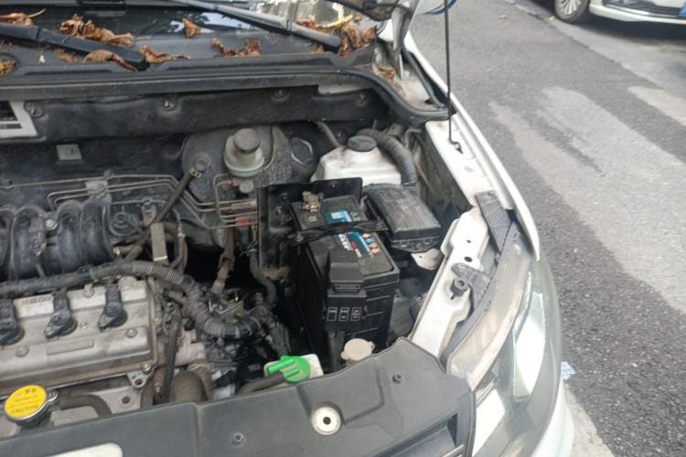 Used Dongfeng Fengon 370 2017 1.5L CVT Fashion Edition 7-Seater Engine Bay Left