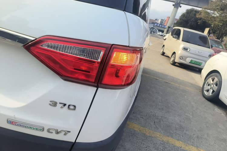 Used Dongfeng Fengon 370 2017 1.5L CVT Fashion Edition 7-Seater Exterior 3