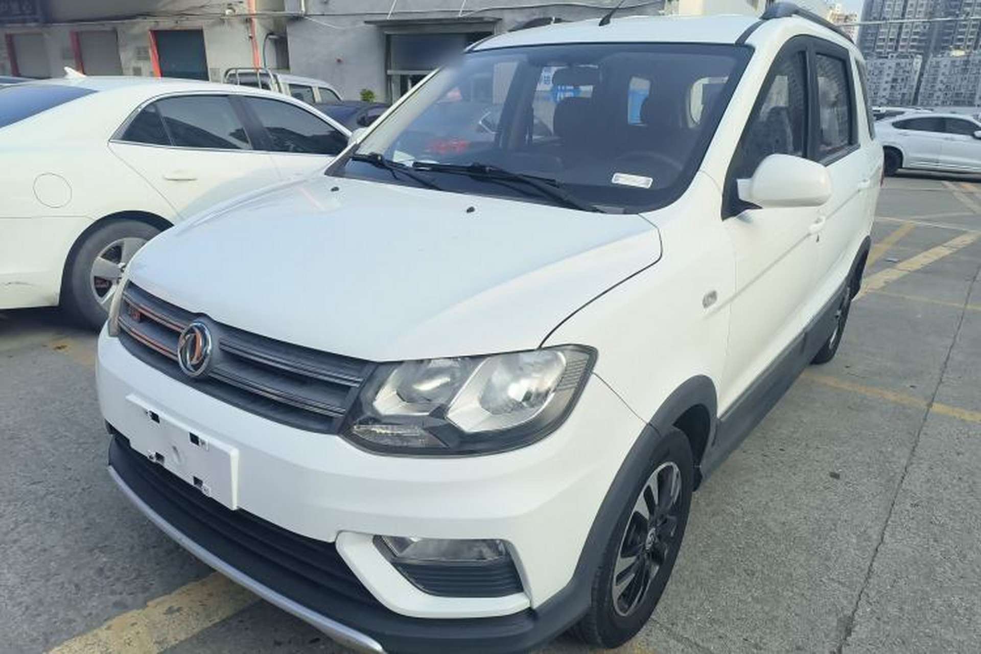 Used Dongfeng Fengon 370 2017 1.5L CVT Fashion Edition 7-Seater Front Left 45 Deg