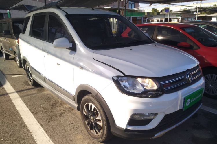 Used Dongfeng Fengon 370 2017 1.5L CVT Fashion Edition 7-Seater Front Right 45 Deg