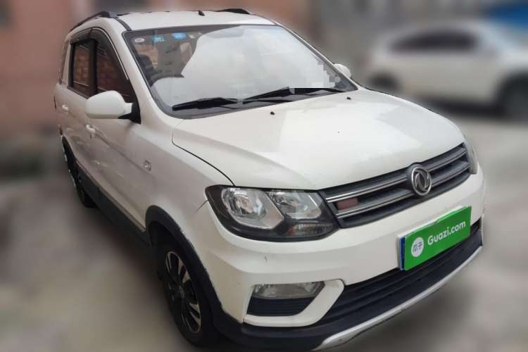 Used Dongfeng Fengon 370 2017 1.5L CVT Fashion Edition 7-Seater Front Right 45 Deg