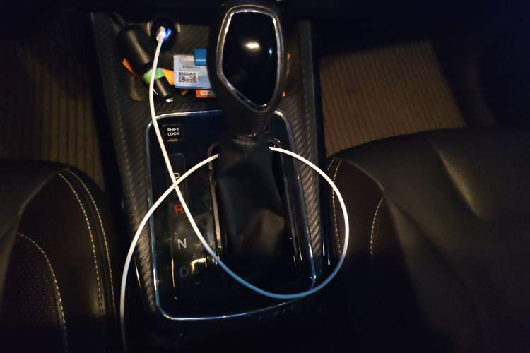 Used Dongfeng Fengon 370 2017 1.5L CVT Fashion Edition 7-Seater Gear Lever