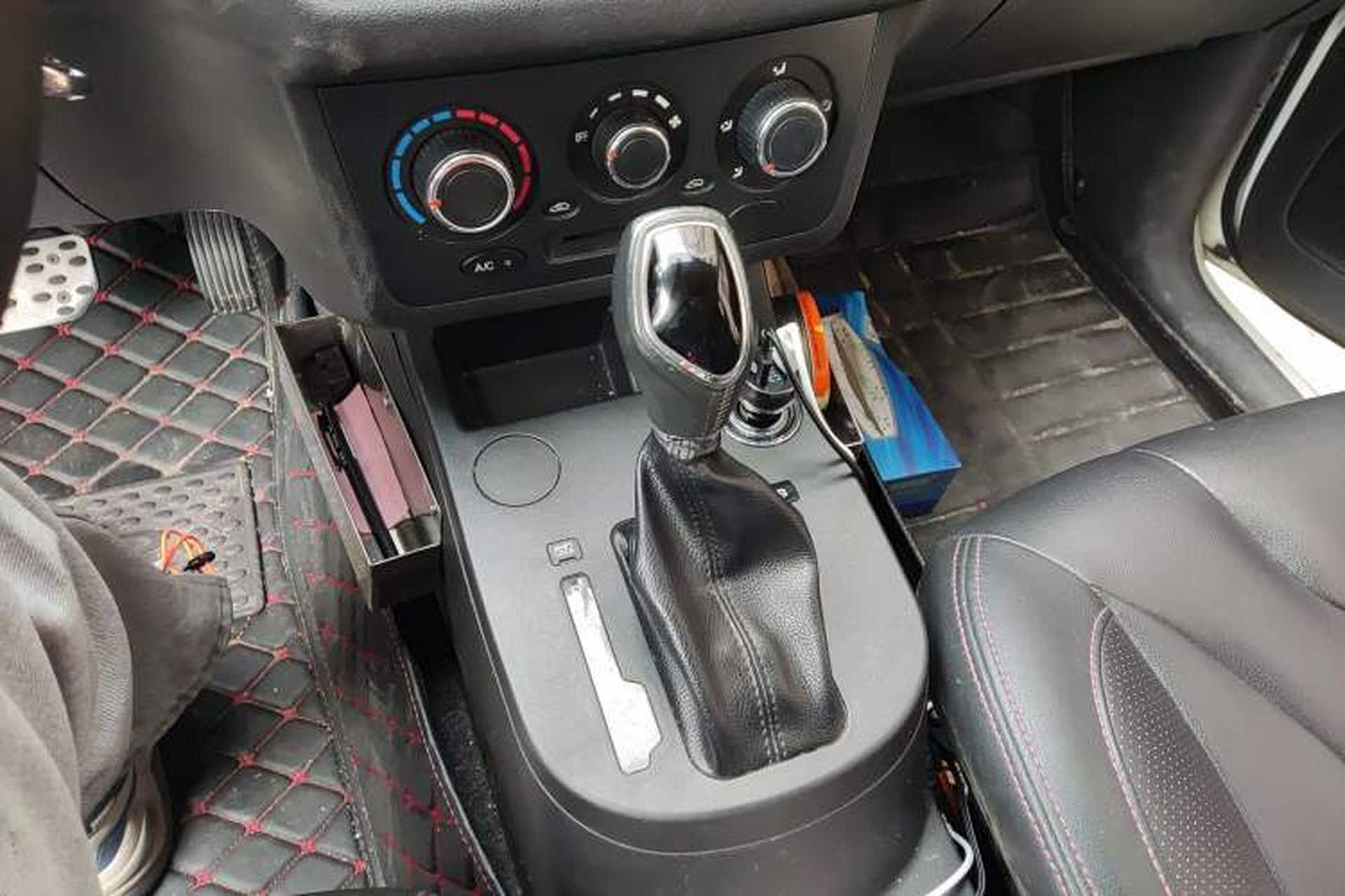 Used Dongfeng Fengon 370 2017 1.5L CVT Fashion Edition 7-Seater Gear Lever