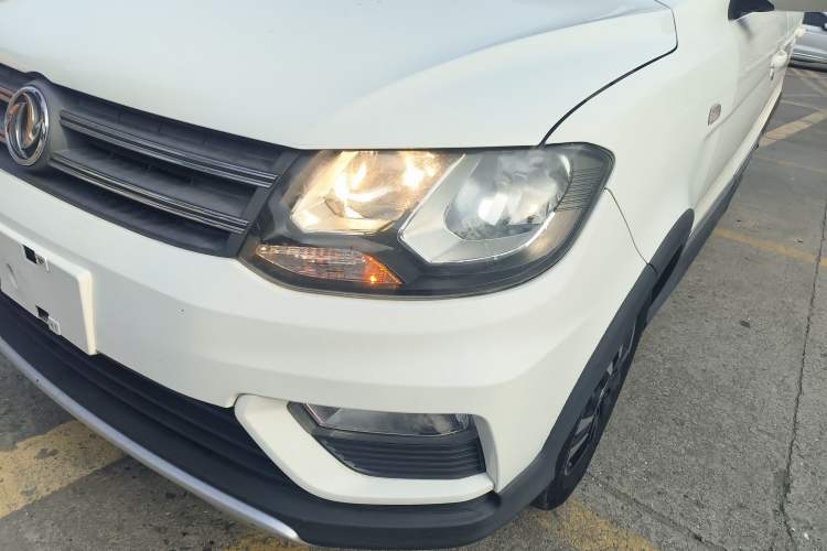 Used Dongfeng Fengon 370 2017 1.5L CVT Fashion Edition 7-Seater Left Front Headlight