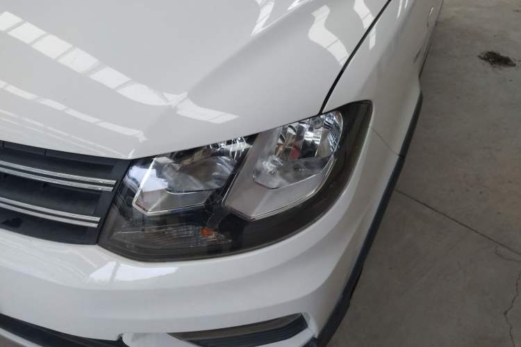 Used Dongfeng Fengon 370 2017 1.5L CVT Fashion Edition 7-Seater Left Front Headlight