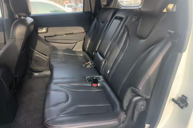 Used Dongfeng Fengon 370 2017 1.5L CVT Fashion Edition 7-Seater Left Rear Seat