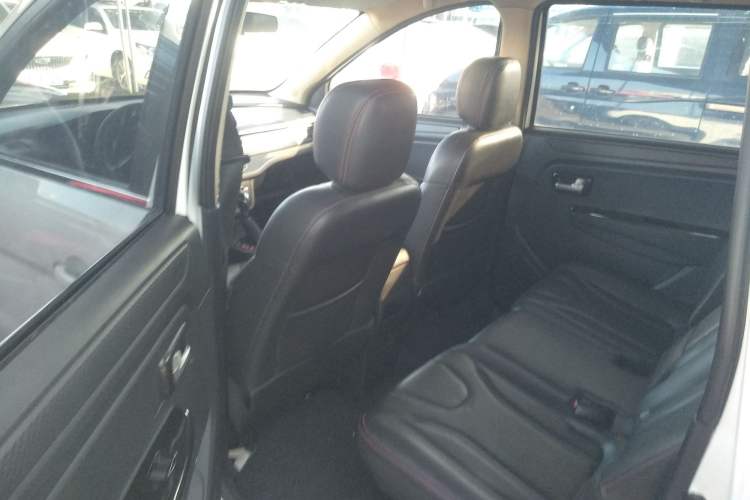 Used Dongfeng Fengon 370 2017 1.5L CVT Fashion Edition 7-Seater Left Rear Seat