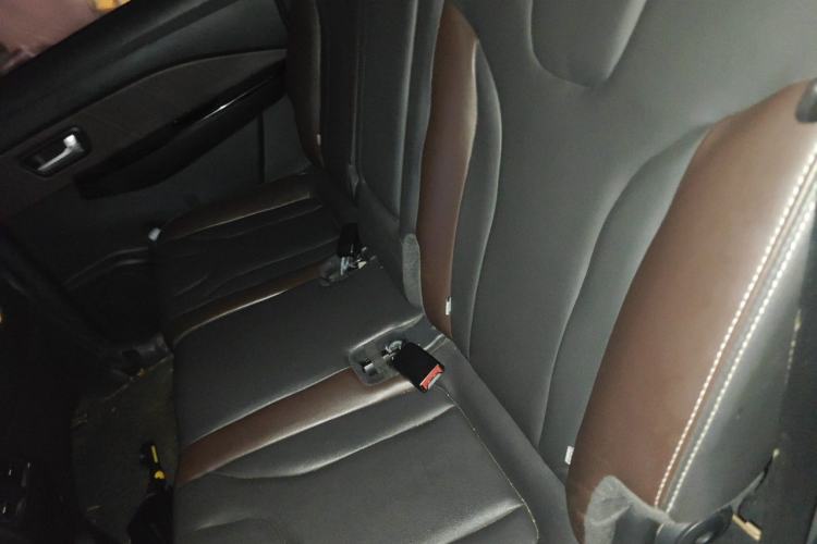 Used Dongfeng Fengon 370 2017 1.5L CVT Fashion Edition 7-Seater Left Rear Seat