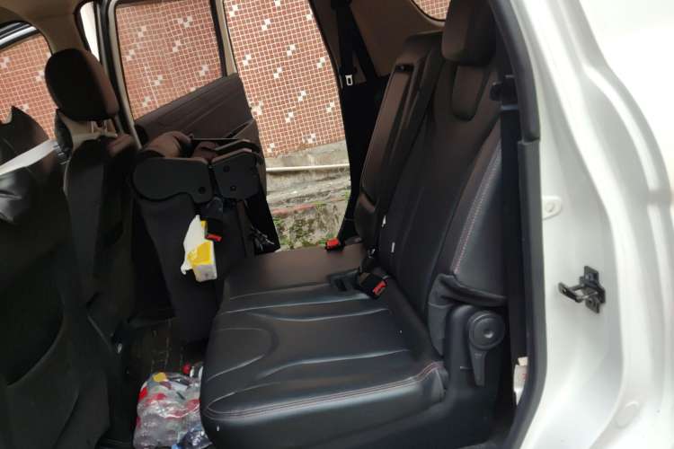 Used Dongfeng Fengon 370 2017 1.5L CVT Fashion Edition 7-Seater Left Rear Seat
