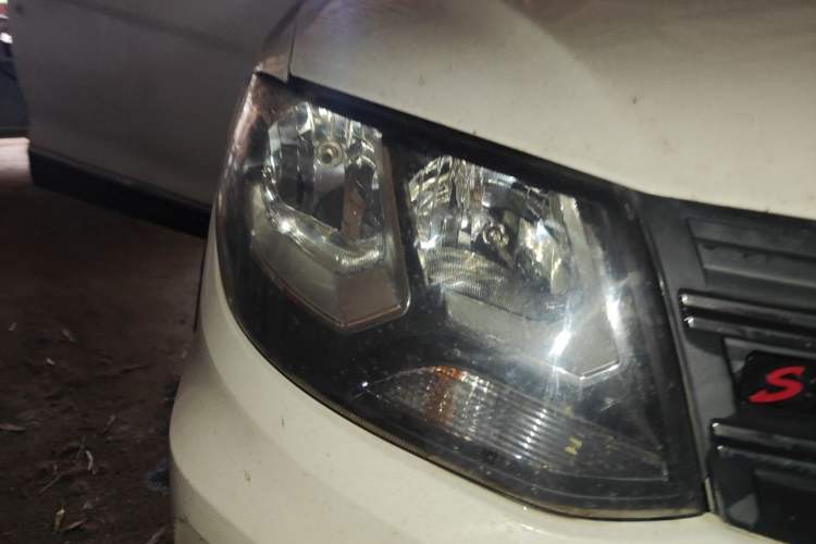 Used Dongfeng Fengon 370 2017 1.5L CVT Fashion Edition 7-Seater Right Front Headlight